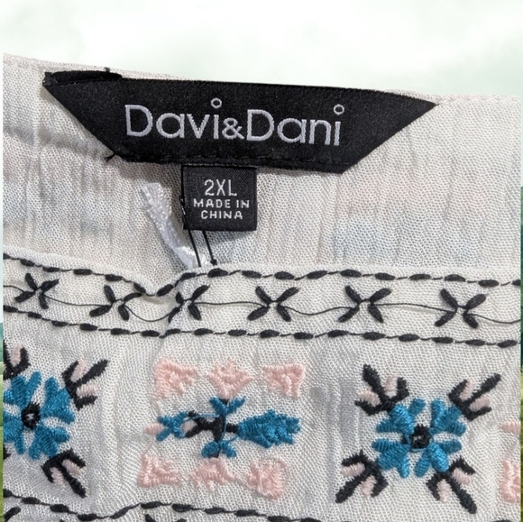 NWT Davi & Dani White Embroidered Women's Top Size 2X - Picture 5 of 5